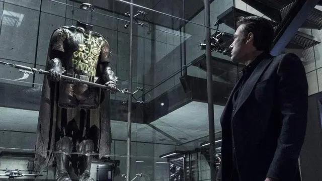 《蝙蝠侠大战超人》扎导解惑：玻璃柜里的罗宾到底是哪位？