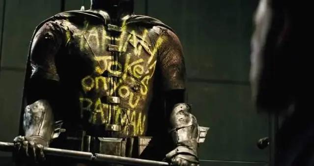 《蝙蝠侠大战超人》扎导解惑：玻璃柜里的罗宾到底是哪位？