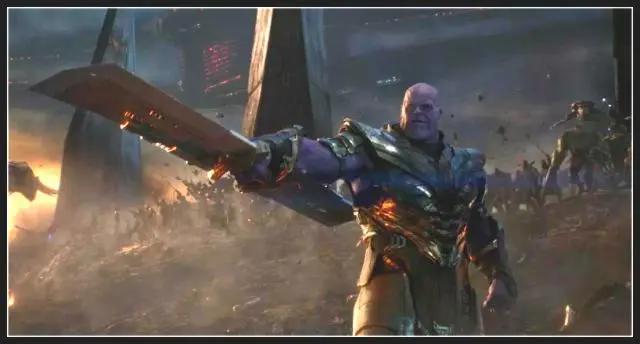 复联4：灭霸的暴君屠刀能砍碎振金盾牌，那能砍烂金刚狼的钢爪吗