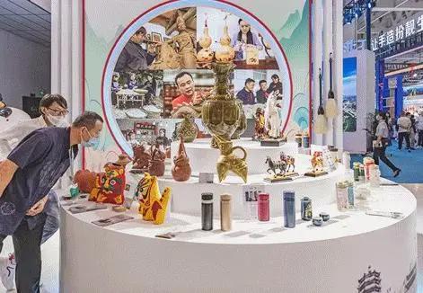 粉彩杏林春燕纹瓶，敦煌飞天神女，九色鹿神兽壁画……第三届文旅博览会落幕！