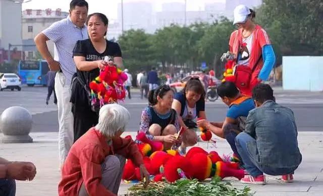 天生乐天派，爱过节，爱热闹是性情所致