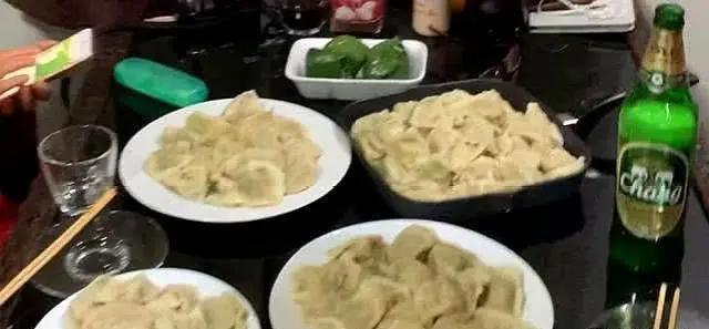 天生乐天派，爱过节，爱热闹是性情所致