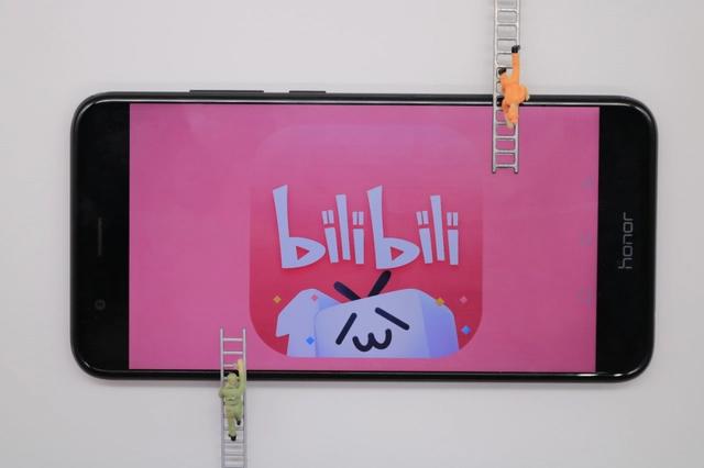 60后拍着90后肩膀说你行的！B站借《后浪》出圈，“优爱腾”怕了吗？