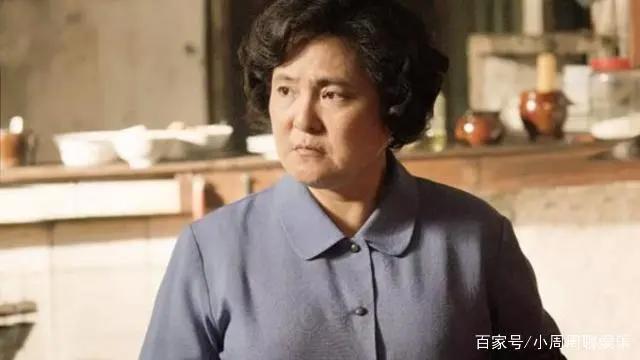 外滩钟声：小滑稽叔叔和胖姨得到曼莉的祝福，小滑稽叔叔求婚浪漫