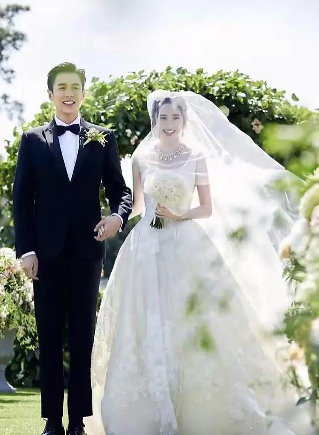 张若昀迎34岁生日，老婆唐艺昕亲手为其制作蛋糕，夫妻俩太甜了