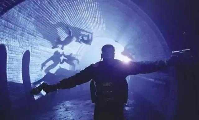 敢叫板《黑客帝国》和《生化危机》，甄子丹任武指的超英经典