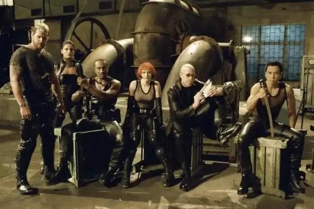 敢叫板《黑客帝国》和《生化危机》，甄子丹任武指的超英经典