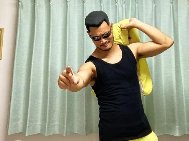 《蜡笔小新》幼稚园园长真人版，比二次元更像黑道老大的Cosplay