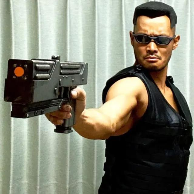 《蜡笔小新》幼稚园园长真人版，比二次元更像黑道老大的Cosplay