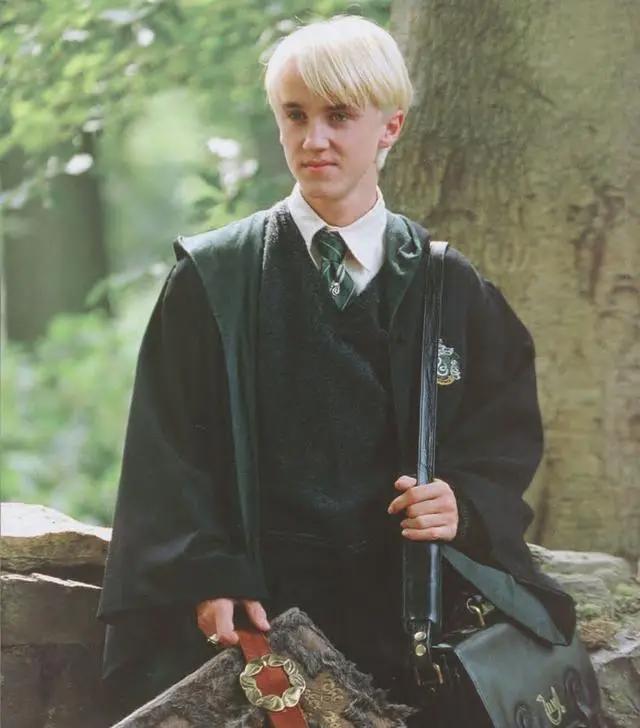 《哈利波特》蛇院全员坐飞机，霍格沃兹魔法学院也停课了？