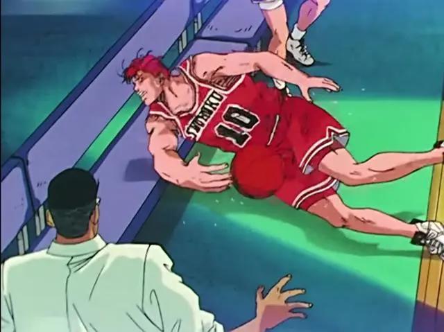 《灌篮高手》：樱木把比命看得还重的“救球”同样在NBA普遍存在