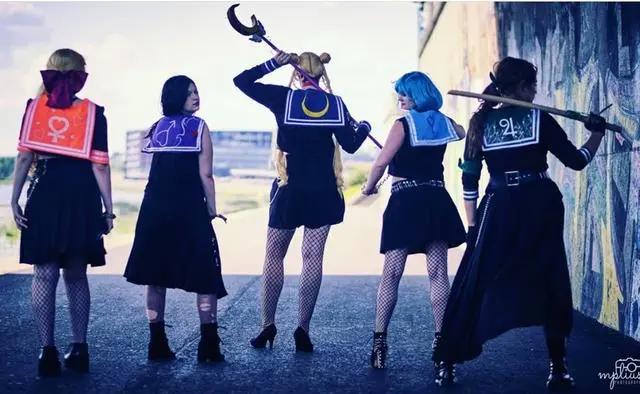 《美少女战士》玩转“街头女霸王”，真想跪下叫月野兔为大姐头