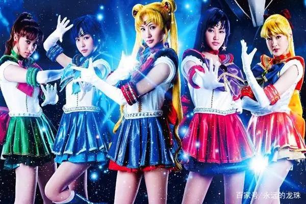 cosplay美少女战士的肌肉大叔，这是真爱动漫？还是故意求围观？