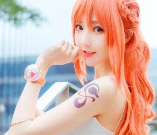 腐团儿cos美少女战士，小短裙穿出曲线美，亮点全在大长腿