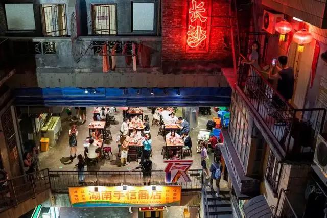 国庆侃国潮①｜新消费炫酷复古，老字号变YOUNG更潮