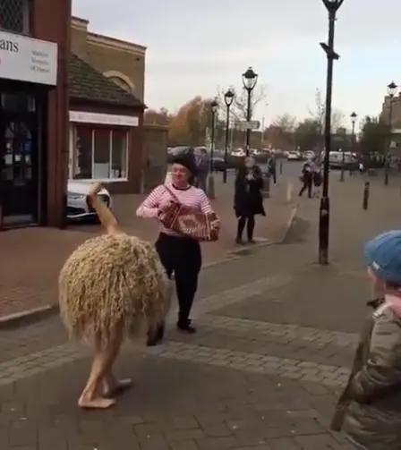 圣诞节要到了，外国人开启了神COS模式