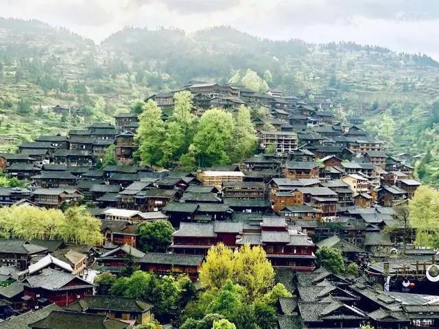 《咒术回战》中的“诅咒”现实过往：关于敬畏、暧昧和恐惧