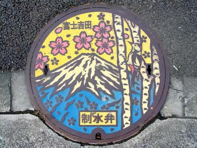 某鱼上架了《佐贺》“被偷的井盖”？岛国井盖周边成二次元新热点