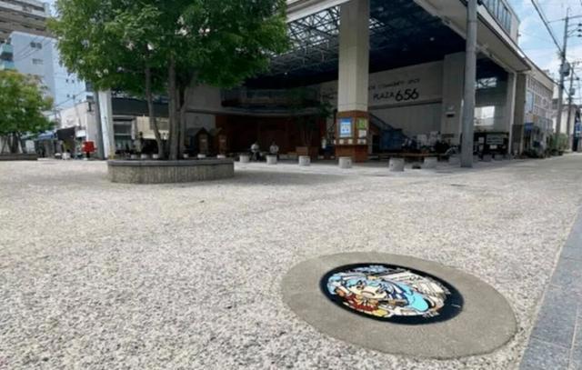 某鱼上架了《佐贺》“被偷的井盖”？岛国井盖周边成二次元新热点