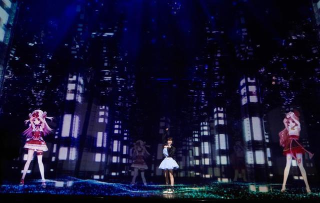 和赖美云“抢戏”？虚拟偶像扇宝与真人歌手同台演出引热议