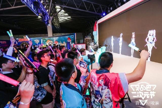 十年轮回后，贴吧和QQ各自选择了怎样的转型？