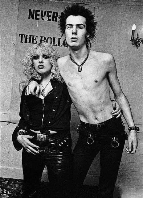 赶在国产翻拍之前，一起回顾《NANA》的绝版少女时代吧！