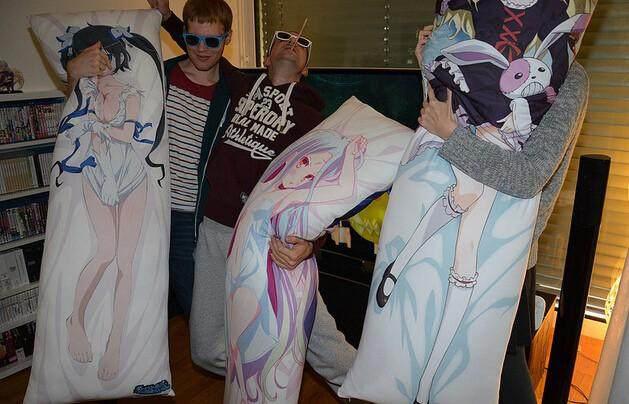 二次元惨案！动漫宅被熊孩子弄坏手办，还没办法追究