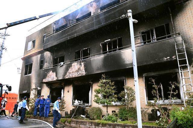 日本京都动画纵火事件细节曝光，民众漫迷自发前往现场悼念