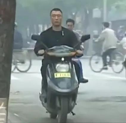 被日本电车迷攻击的外国人，成为了日推上最火的网红