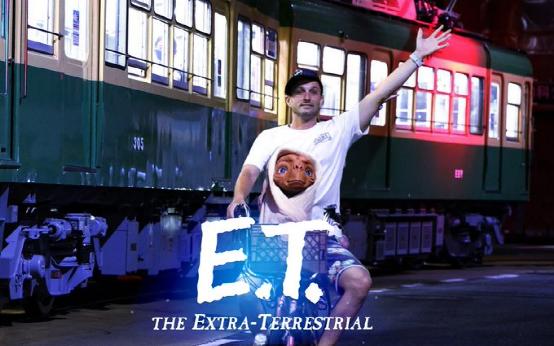 被日本电车迷攻击的外国人，成为了日推上最火的网红