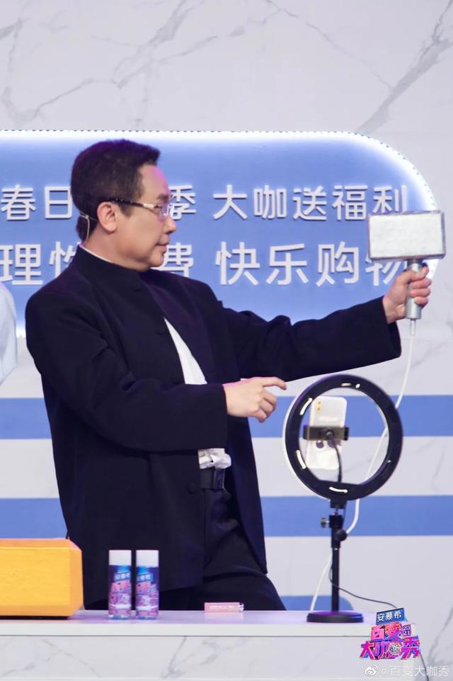 《百变大咖秀》再度喜获三网第一！王祖蓝一人分饰两角超惹眼