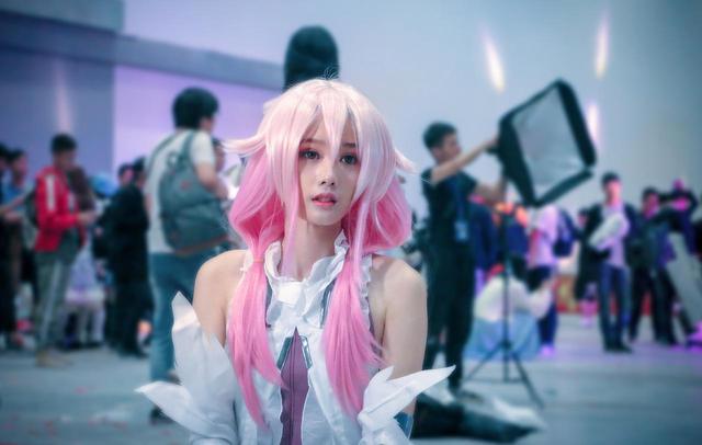 《罪恶王冠》楪祈Cos被禁止进入漫展，粉丝：换一套衣服就好了
