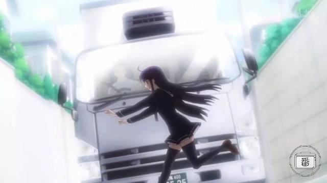 比画女硬说男更恐怖的，是画高校生硬说是小学生！