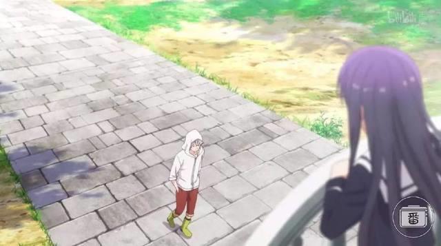 比画女硬说男更恐怖的，是画高校生硬说是小学生！