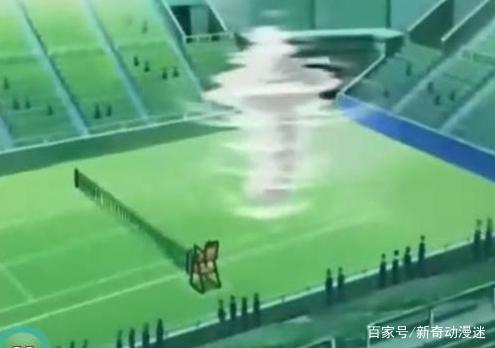 网球王子中天赋过人的两位选手，一位不曾练习，一位拥有一身怪力