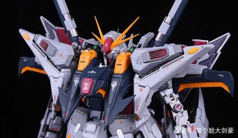 大体积就是真理，高达也得火力不足恐惧症？全身都是武器只为飙车