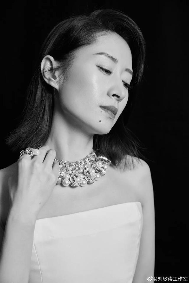 美人计｜《猫眼三姐妹》真人版，网友提名的她连痣都长得一模一样