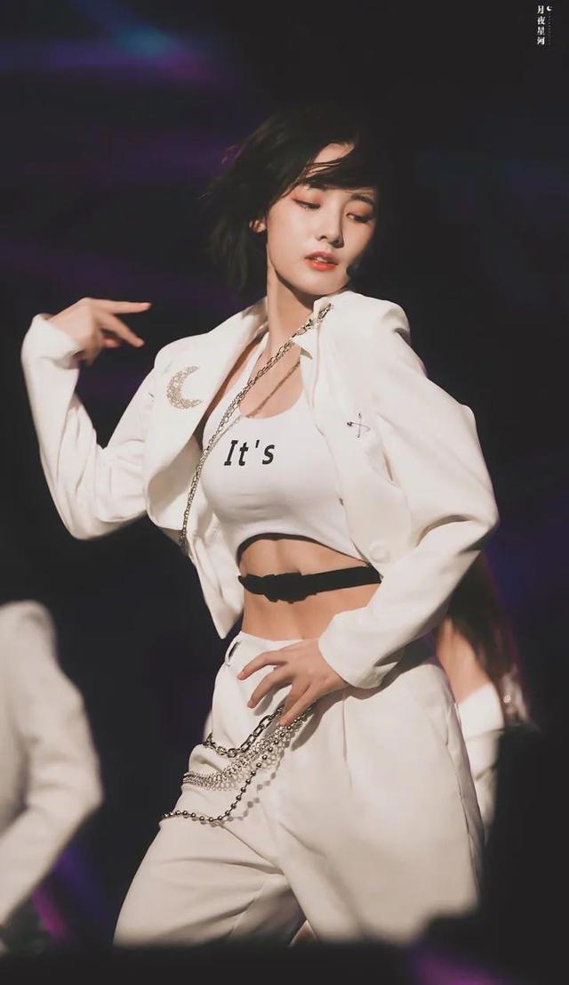 美人计｜《猫眼三姐妹》真人版，网友提名的她连痣都长得一模一样