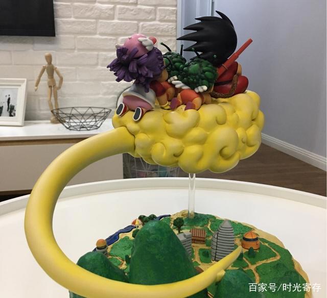 动漫手办模型：龙珠孙悟空和阿拉蕾冲上云霄场景