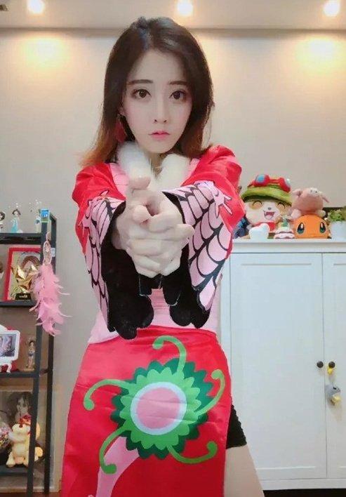 动漫cos秀：冯提莫版的女帝如何？中国惊奇先生里的小狐狸呢？