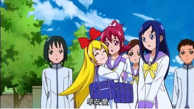 走错片场，动漫中撞脸又撞发型的女生，最后一对长得非常像