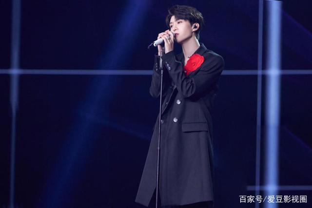 范丞丞最新数专单曲《过度呼吸》舞台首秀