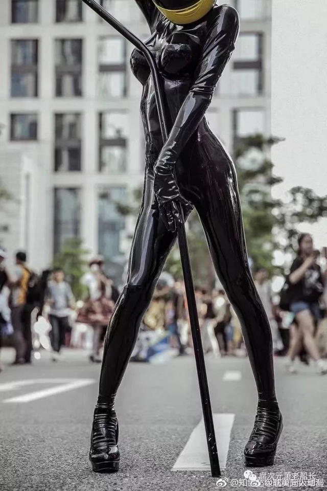 《无头骑士异闻录》赛尔提.史特路尔森cos：性感的男孩子大长腿亮瞎眼怎么比女生还好看