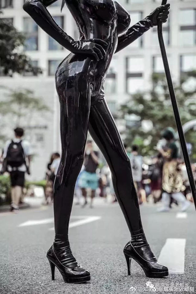 《无头骑士异闻录》赛尔提.史特路尔森cos：性感的男孩子大长腿亮瞎眼怎么比女生还好看