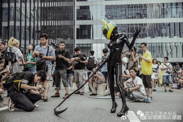 《无头骑士异闻录》赛尔提.史特路尔森cos：性感的男孩子大长腿亮瞎眼怎么比女生还好看