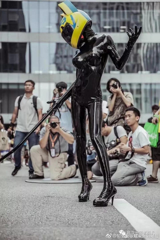 《无头骑士异闻录》赛尔提.史特路尔森cos：性感的男孩子大长腿亮瞎眼怎么比女生还好看