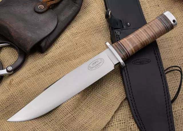 漫画中的“现代刀具设计“