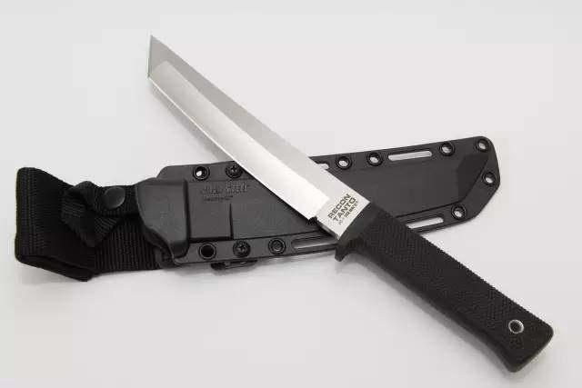 漫画中的“现代刀具设计“