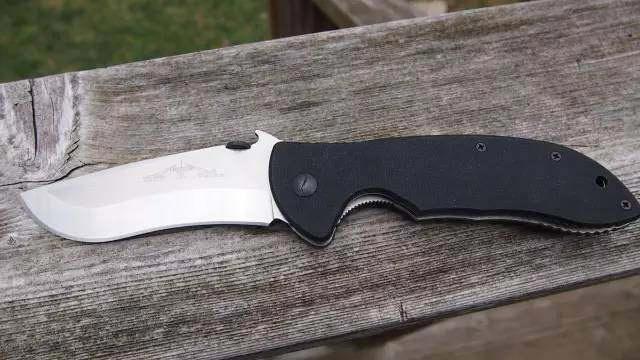 漫画中的“现代刀具设计“