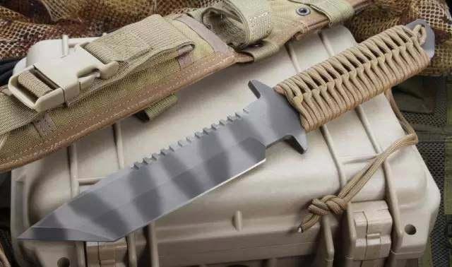 漫画中的“现代刀具设计“